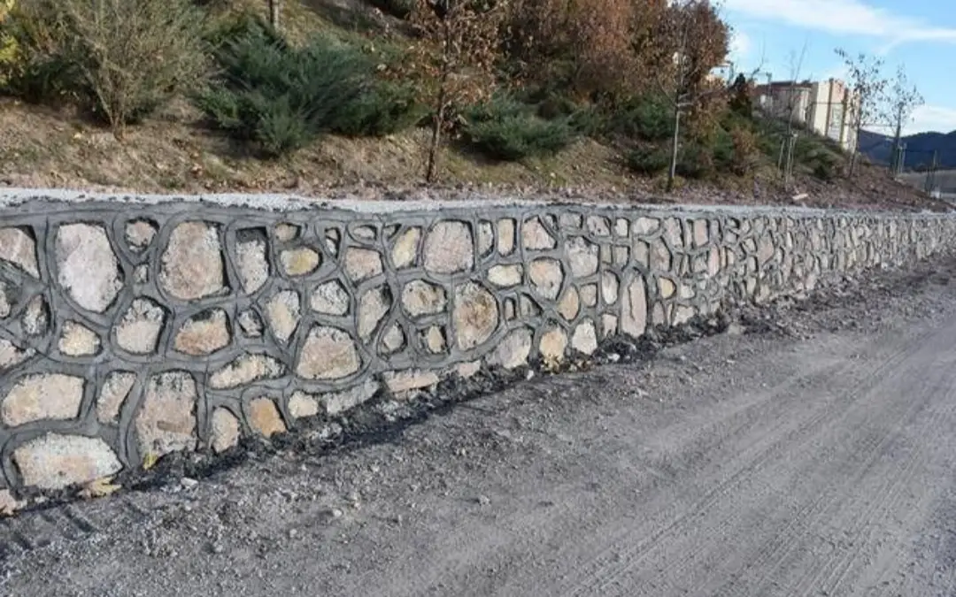 Taş duvar